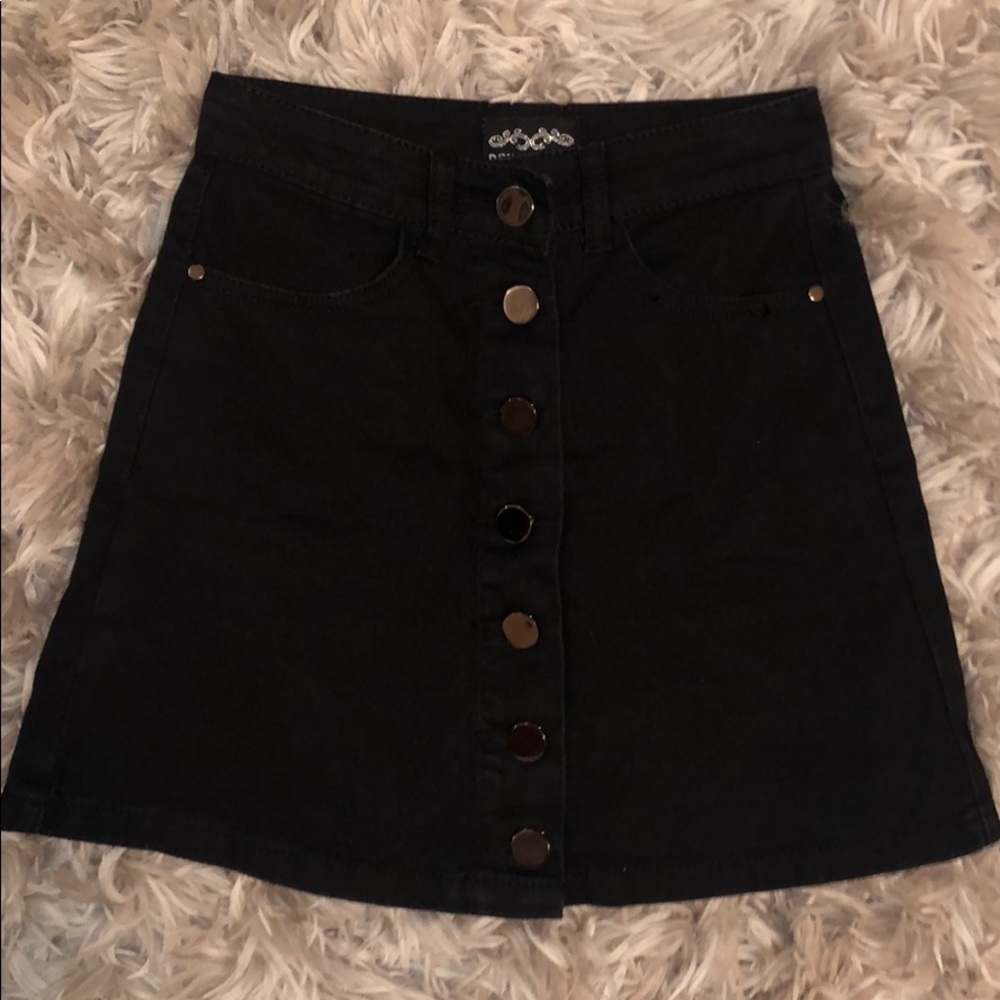 DENIN CLUB black button skirt